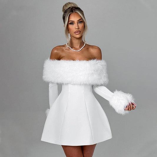 Elegantes Velvetkleid mit Schulterfreischnitt und langen Ärmeln - Ein unwiderstehlicher, luxuriöser Look!